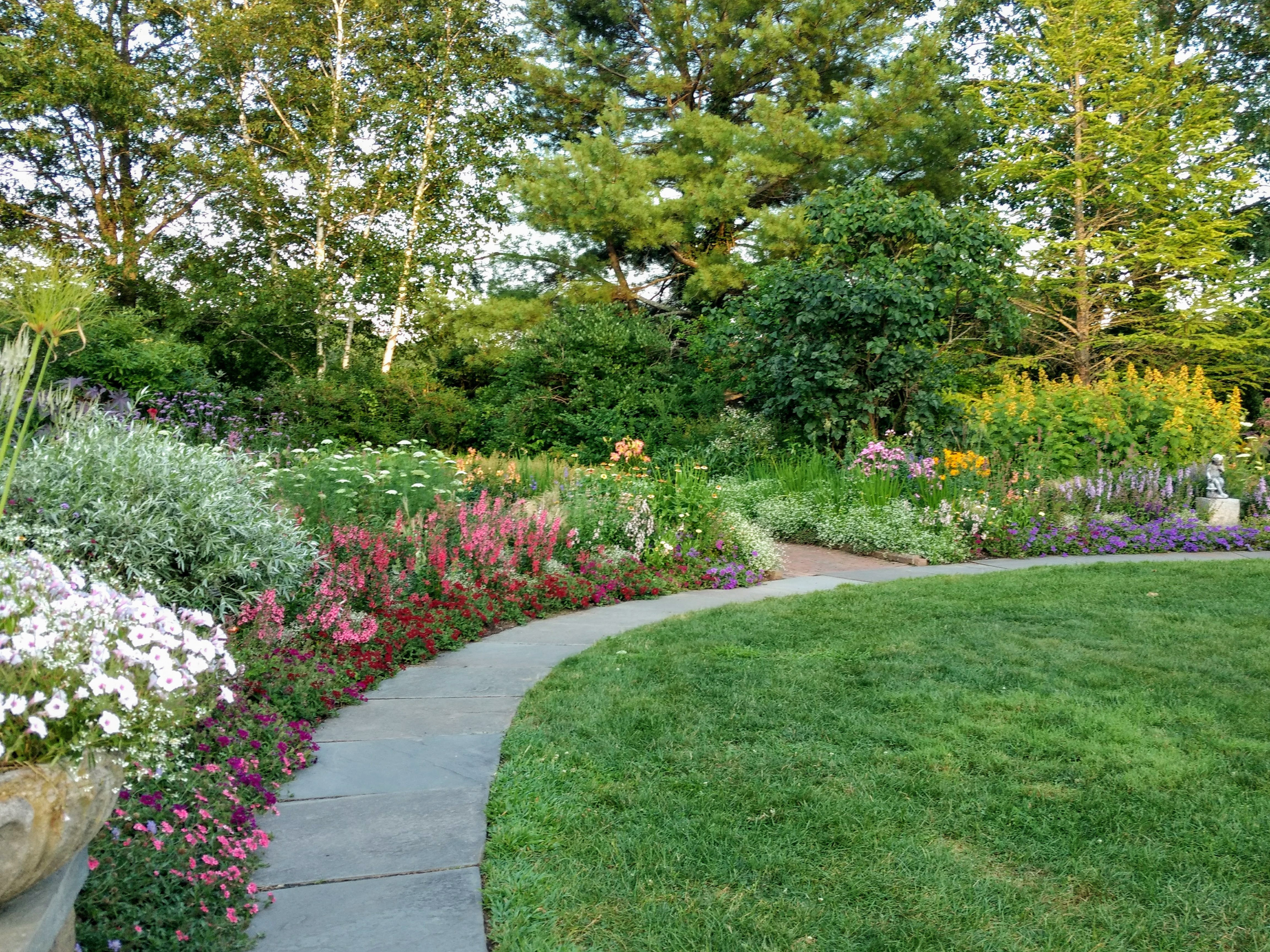 Благоустройство участка частного дома в Сергиевом Посаде и Московская область
